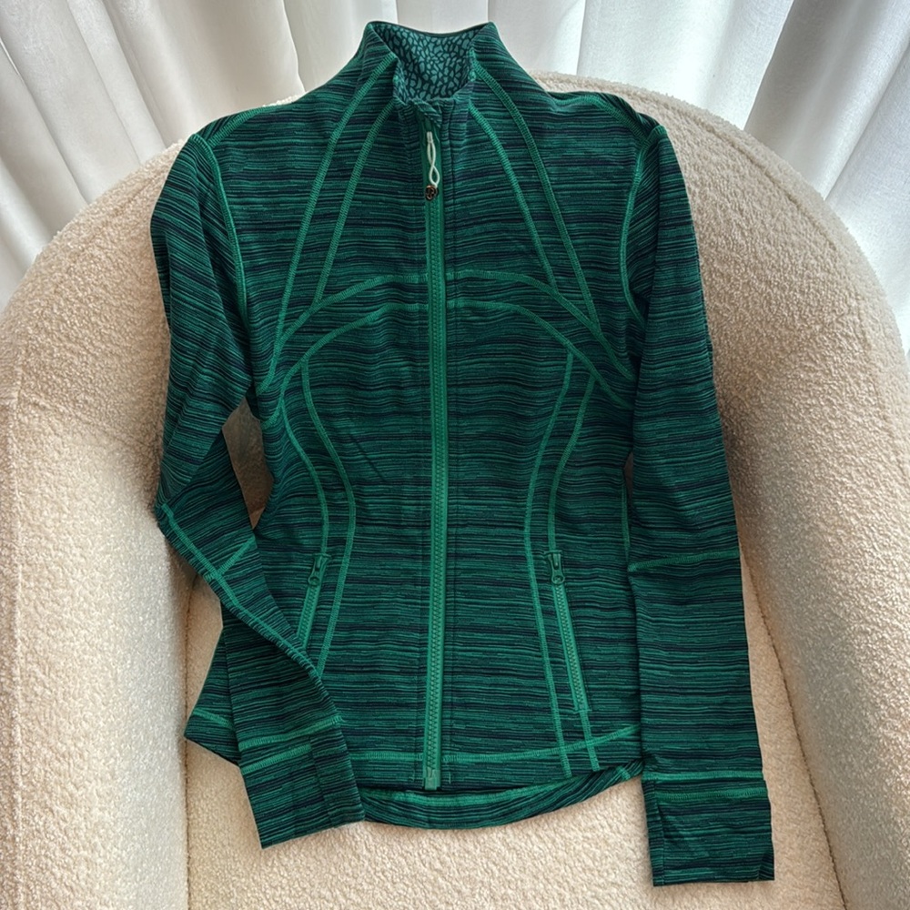 Lululemon Casual Define Jacket Size 6 Bright and Dark Green Almost New!